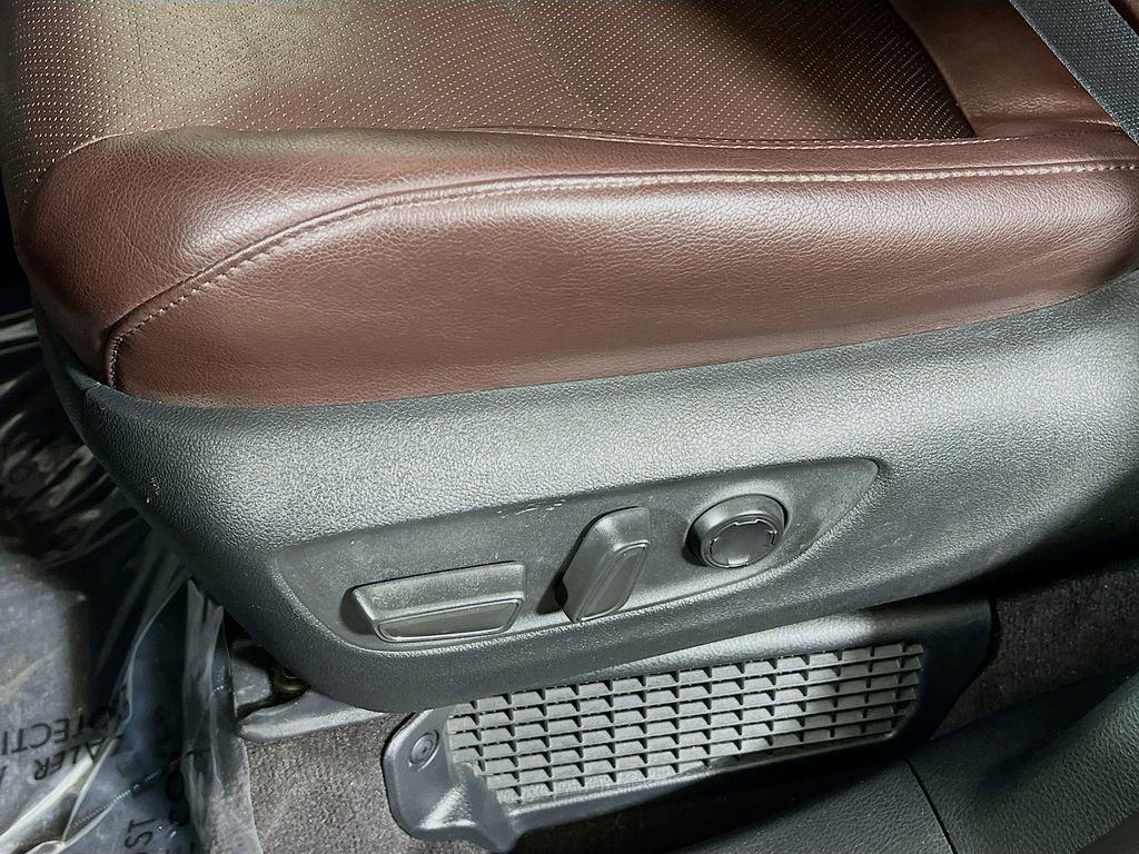 Certified 2024 Toyota Sienna Platinum FWD image 18