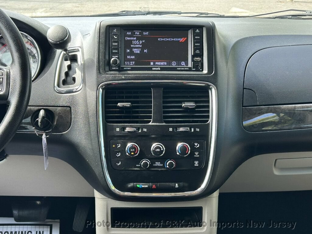 Used 2019 Dodge Grand Caravan SE w/ UConnect Hands-Free Group FWD image 30