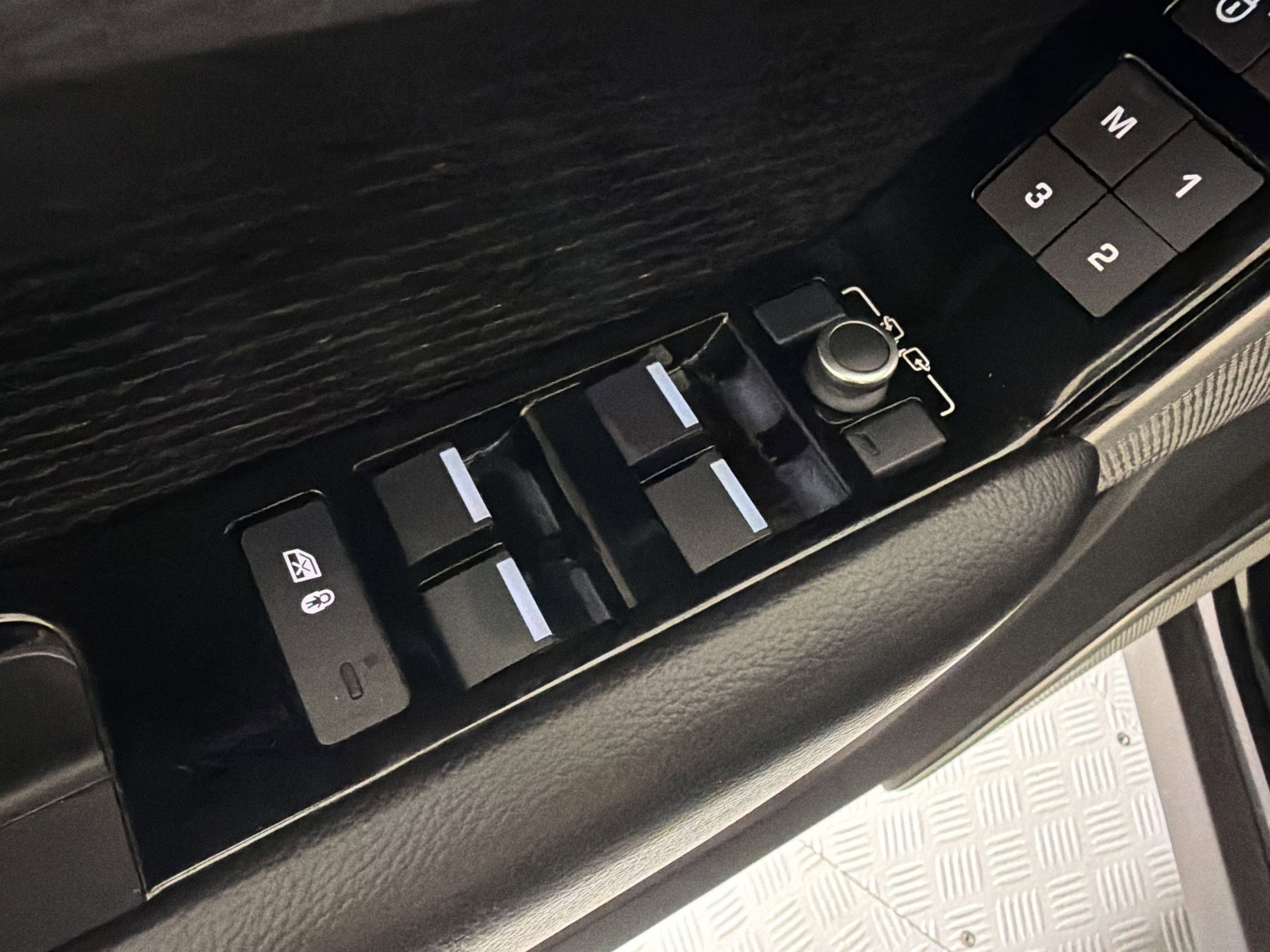 Used 2020 Land Rover Range Rover Velar R-Dynamic S AWD/4WD image 9