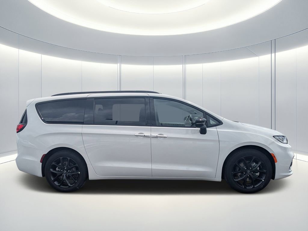 New 2026 Chrysler Pacifica Limited w/ S Appearance Package FWD image 2