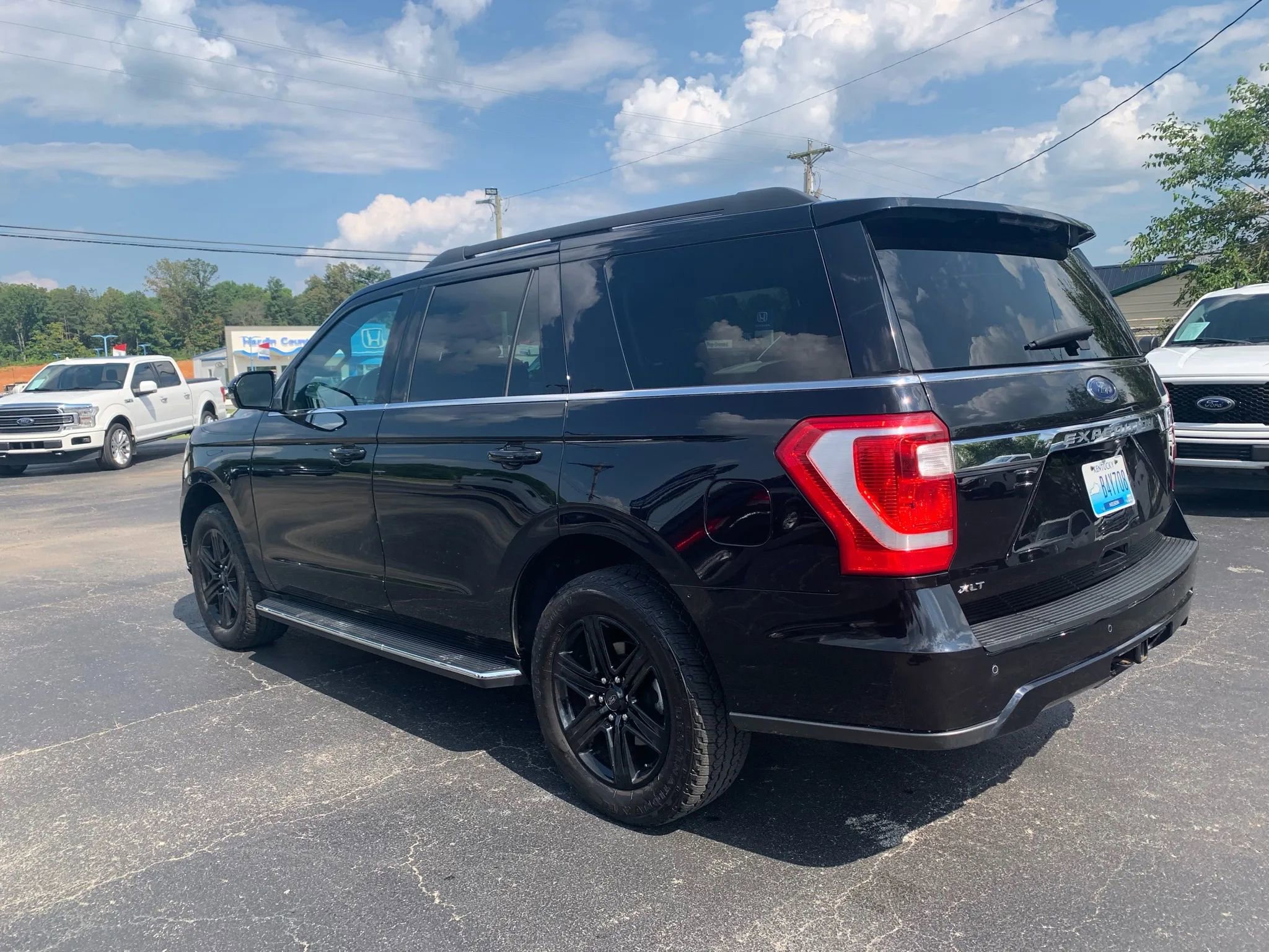 Used 2021 Ford Expedition XLT image 4