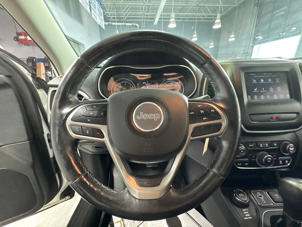 Used 2019 Jeep Cherokee Latitude w/ Cold Weather Group AWD/4WD image 18