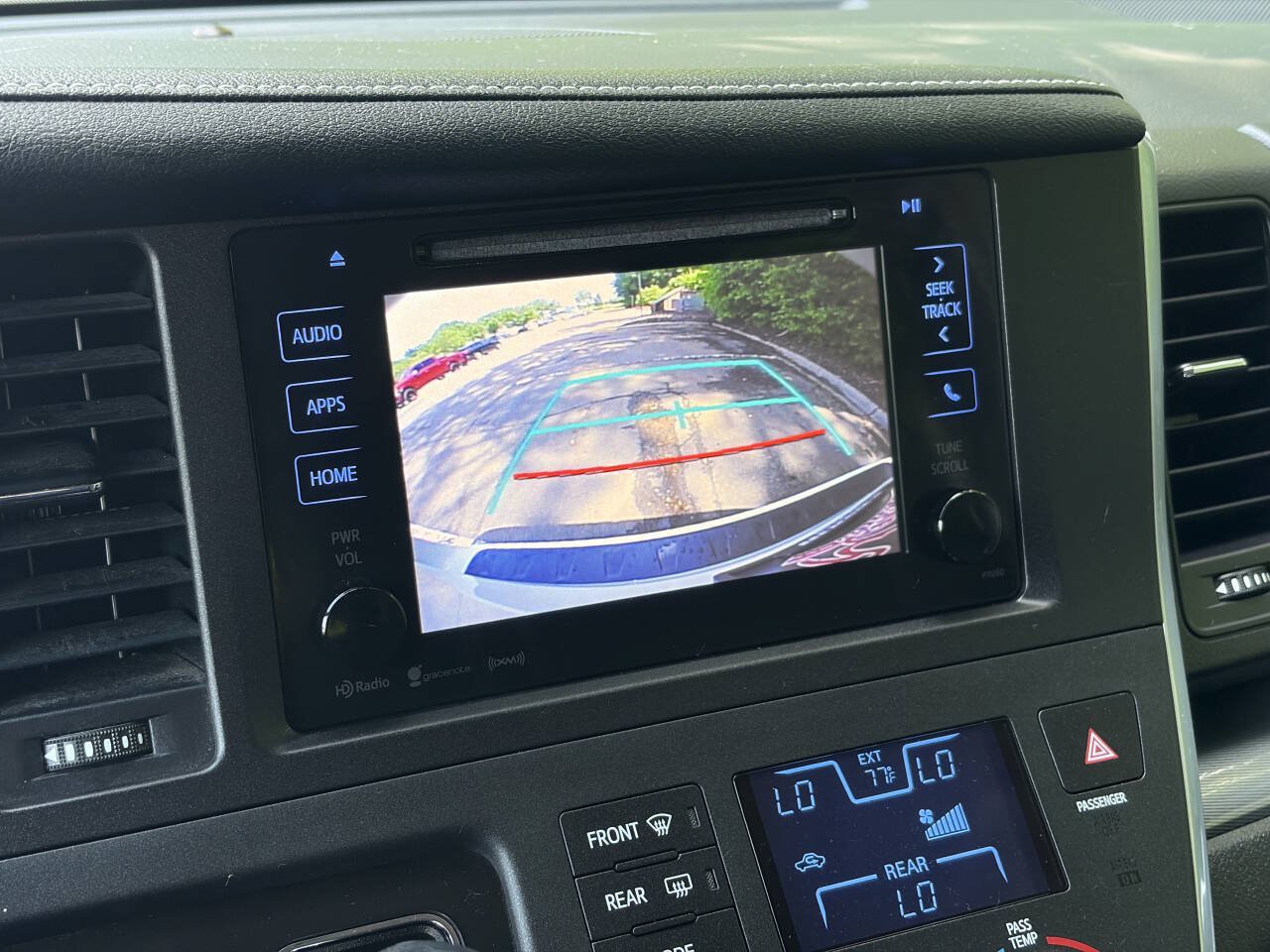 Used 2017 Toyota Sienna SE Premium FWD image 40