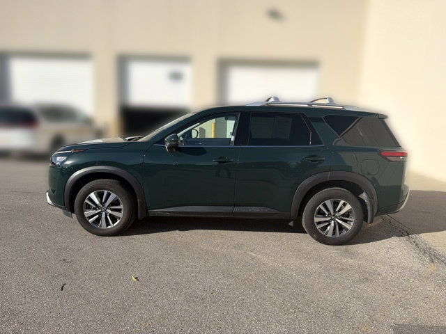 Used 2025 Nissan Pathfinder SL AWD/4WD image 12