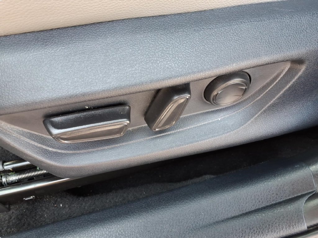 Used 2025 Toyota Camry SE FWD image 15