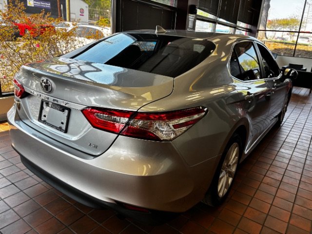 Used 2019 Toyota Camry LE FWD image 10