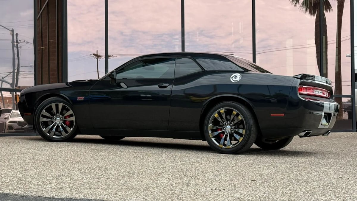 Used 2013 Dodge Challenger SRT8 w/ Harman Kardon Audio Group RWD image 6