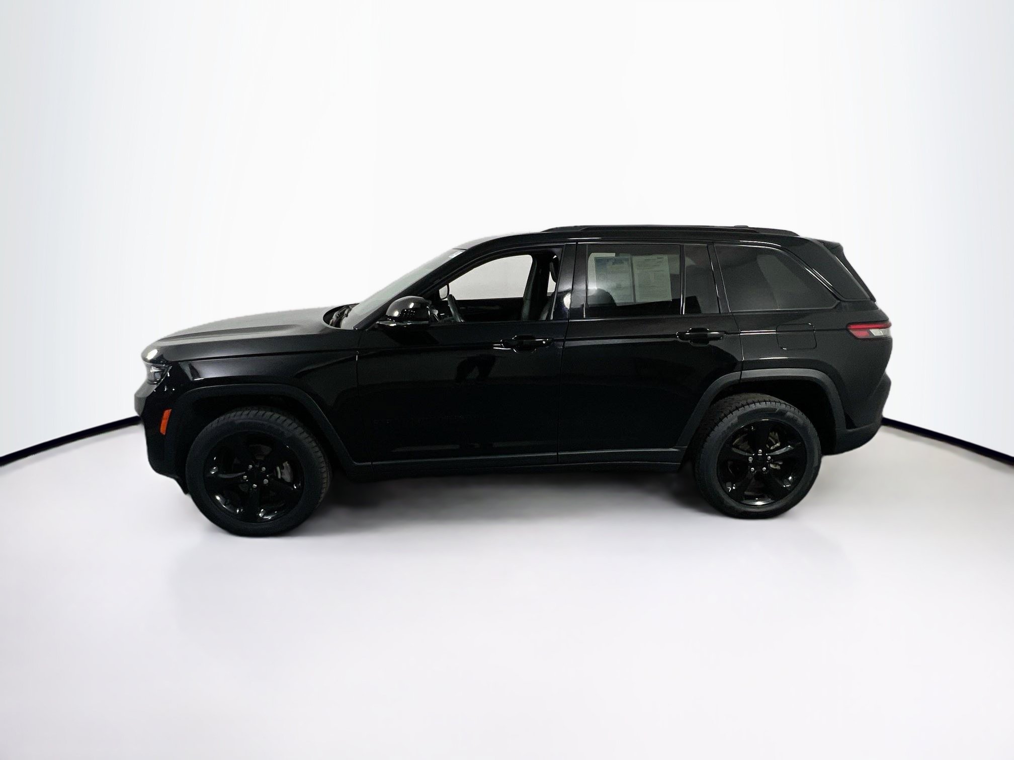 Used 2023 Jeep Grand Cherokee Altitude AWD/4WD image 8