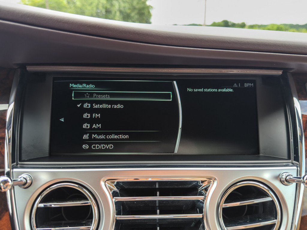 Used 2018 Rolls-Royce Dawn RWD image 52