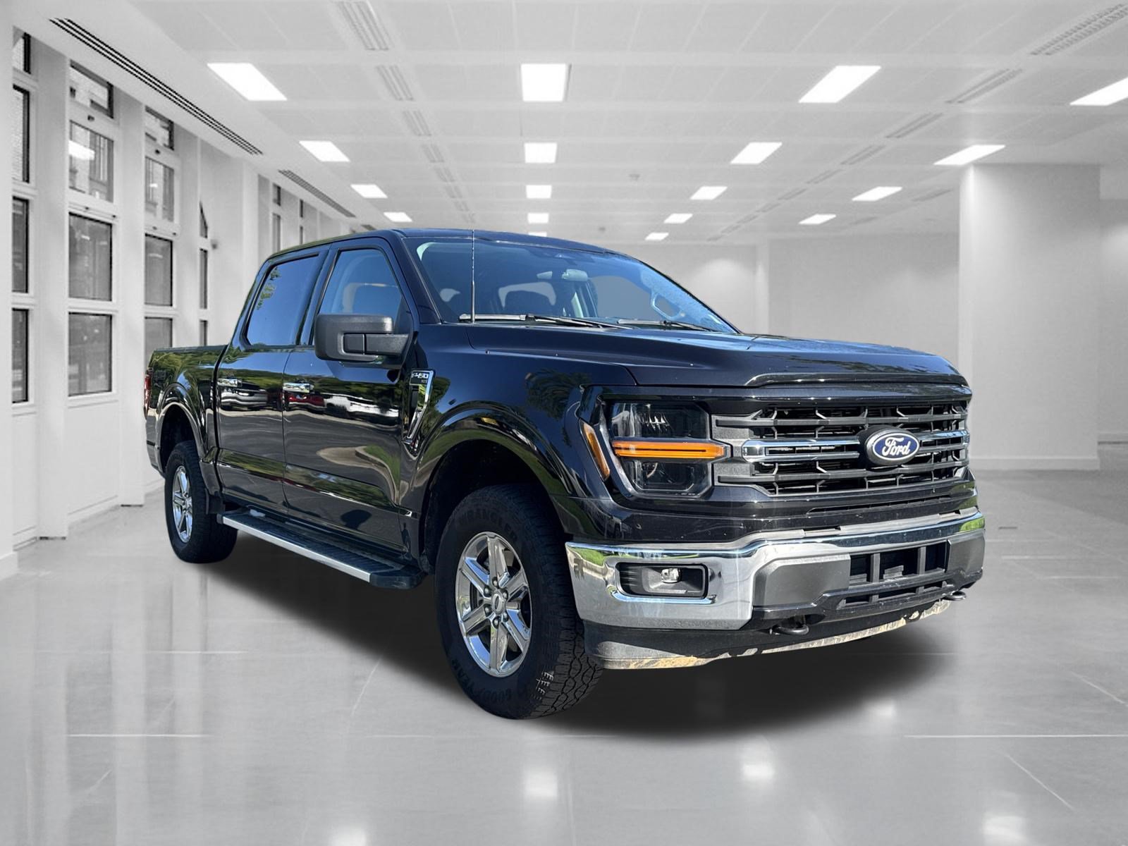 Used 2025 Ford F150 XLT w/ Equipment Group 301A Standard AWD/4WD image 3