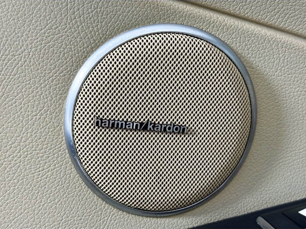 Used 2015 Mercedes-Benz SLK 250 image 22