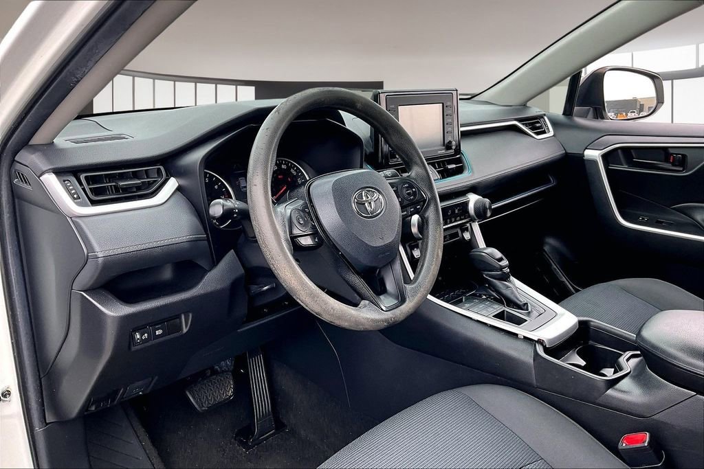 Used 2021 Toyota RAV4 LE image 13