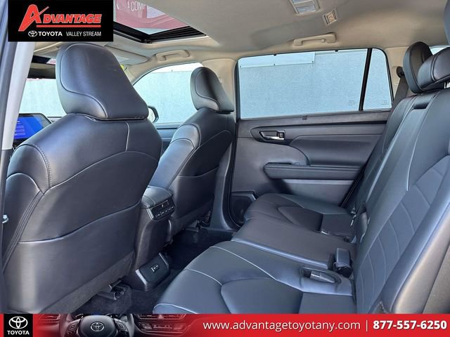 Certified 2024 Toyota Highlander XLE image 12