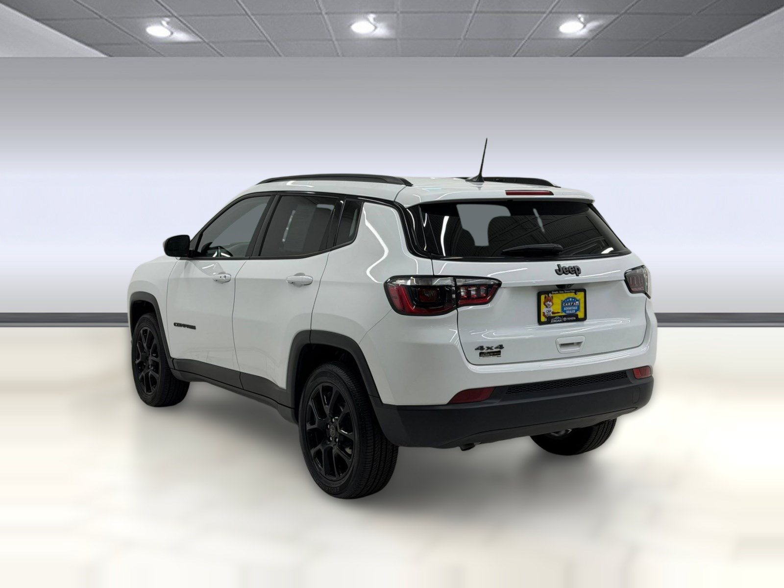 Used 2025 Jeep Compass Latitude w/ Convenience Group AWD/4WD image 2