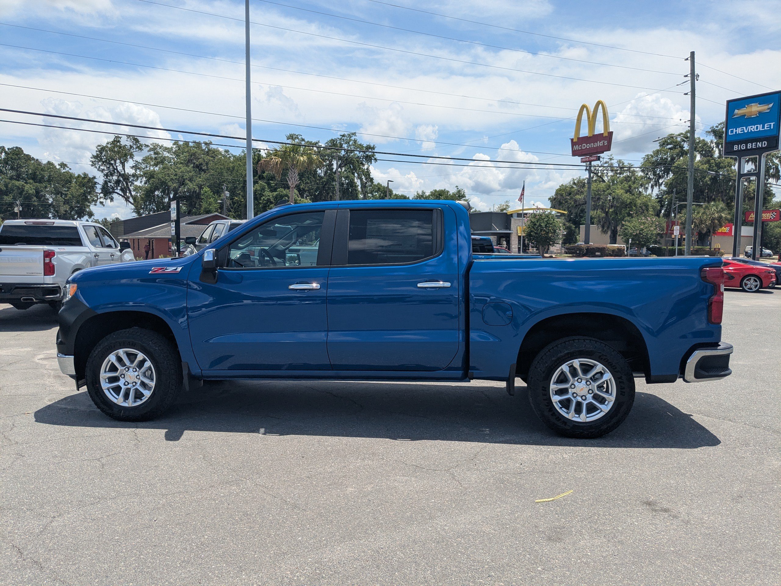 New 2026 Chevrolet Silverado 1500 LT w/ Z71 Off-Road Package AWD/4WD image 7