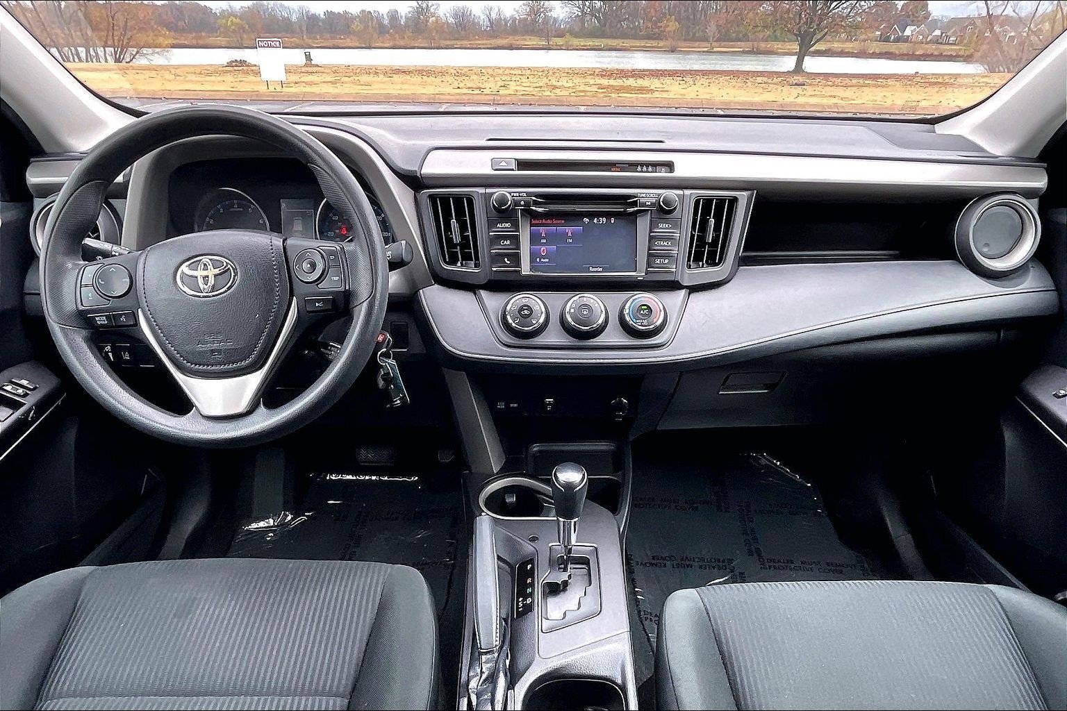 Used 2018 Toyota RAV4 LE image 12