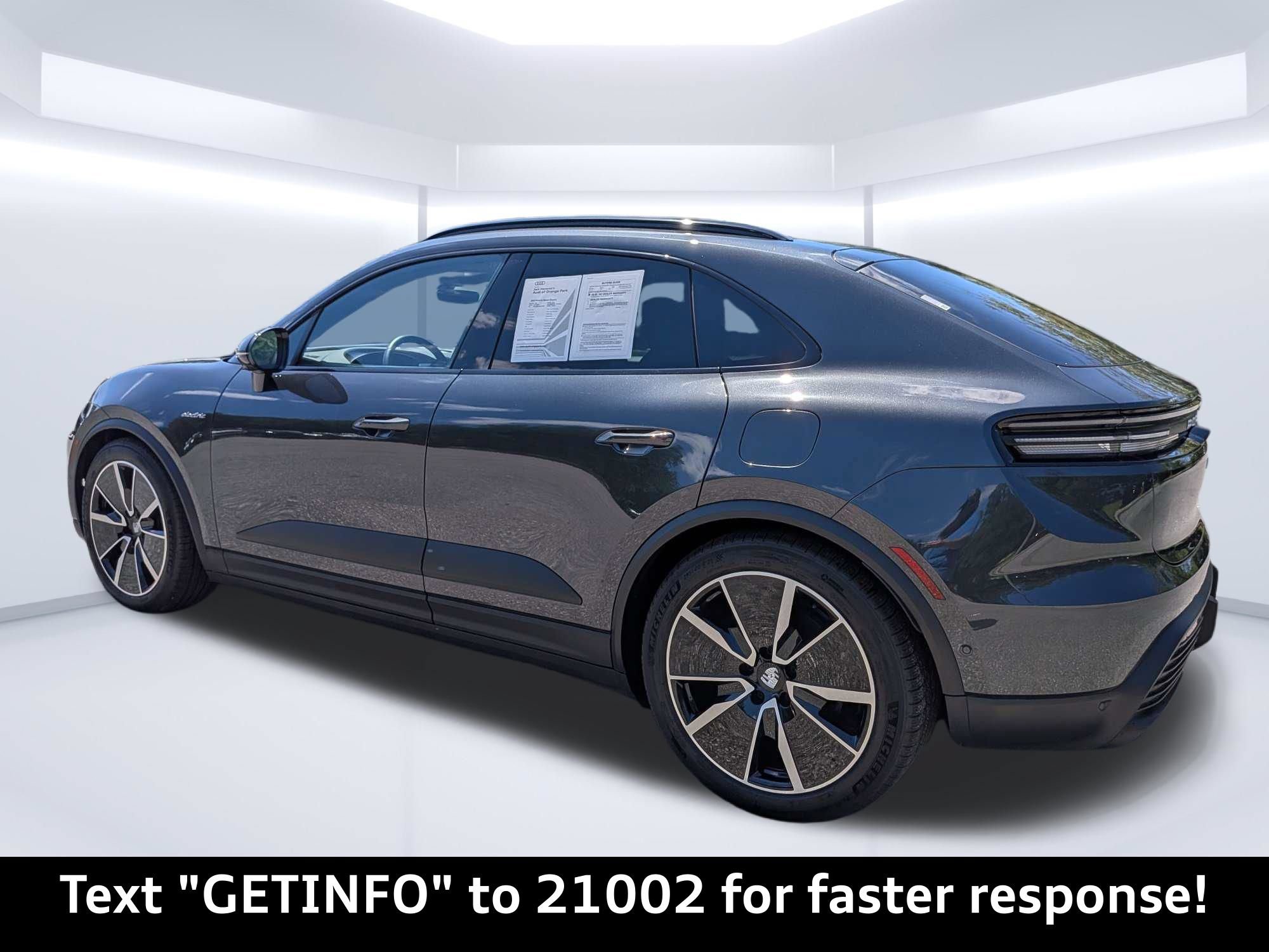 Used 2025 Porsche Macan Electric RWD image 6