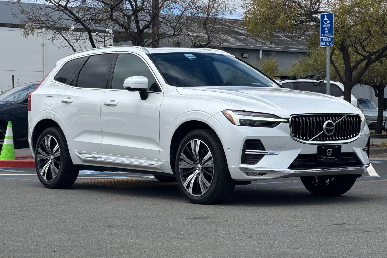 Used 2023 Volvo XC60 B5 Plus w/ Protection Package Premier AWD/4WD image 10