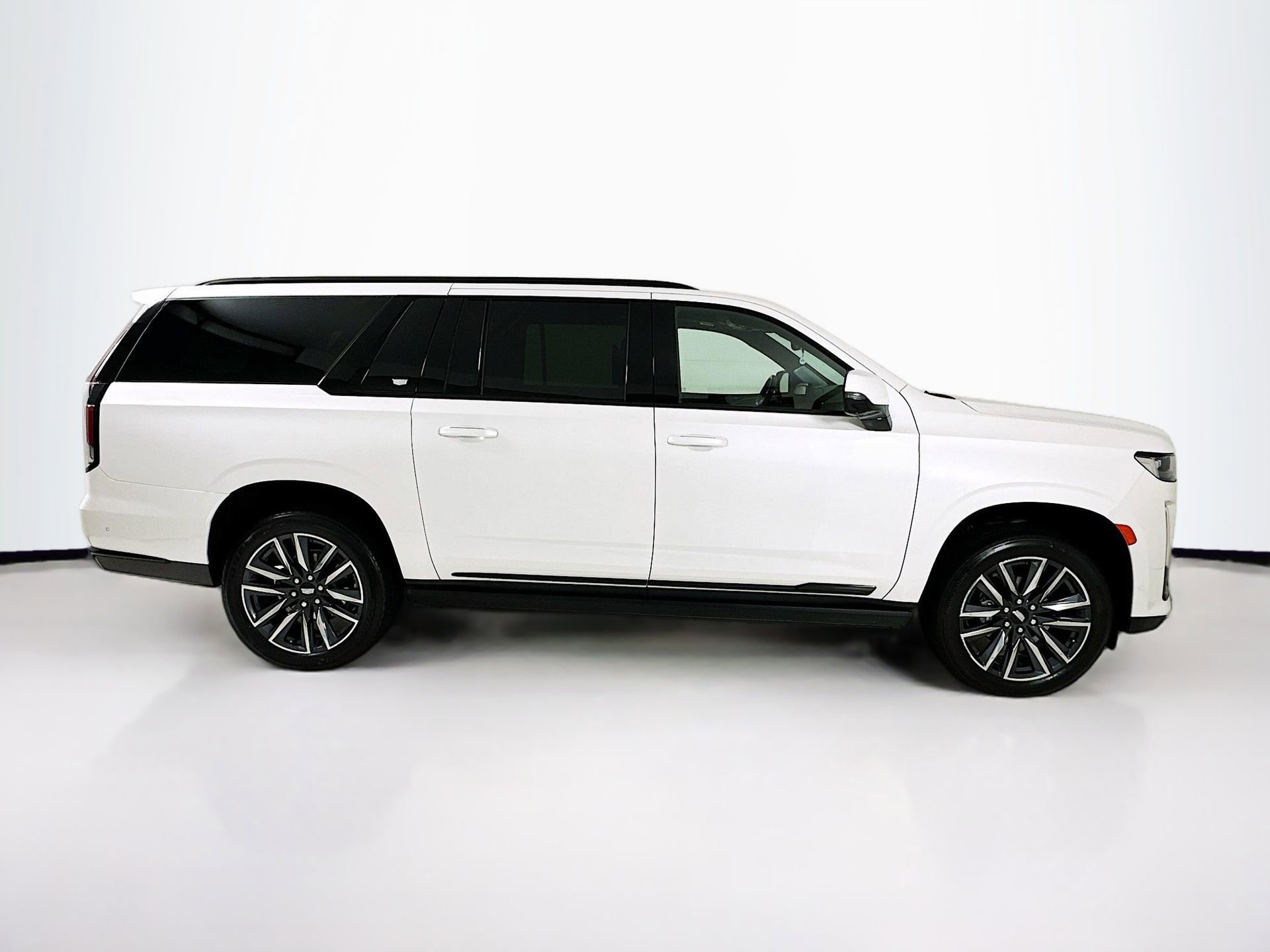 Used 2023 Cadillac Escalade ESV Sport Platinum w/ Heavy-Duty Trailer Package AWD/4WD image 9