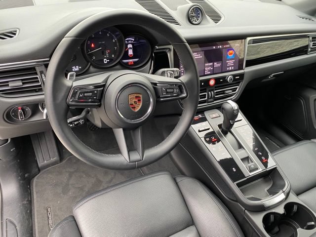 Certified 2024 Porsche Macan AWD/4WD image 8