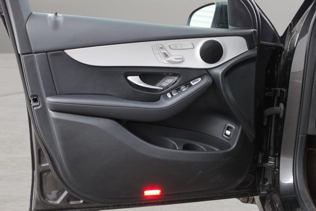 Used 2022 Mercedes-Benz GLC 300 image 16