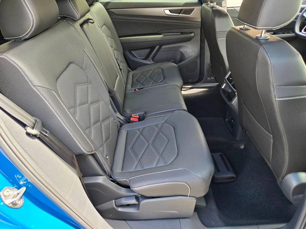 Certified 2025 Volkswagen Atlas Cross Sport SE FWD image 12