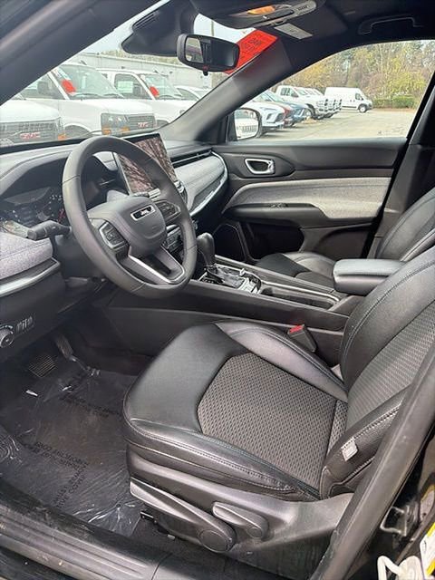 Used 2024 Jeep Compass Latitude image 11