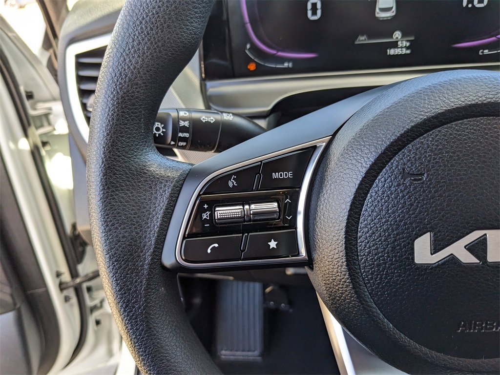 Certified 2025 Kia Seltos LX image 28