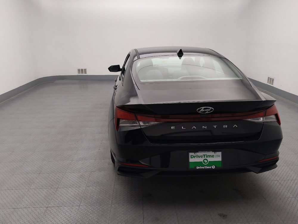 Used 2023 Hyundai Elantra SE FWD image 6