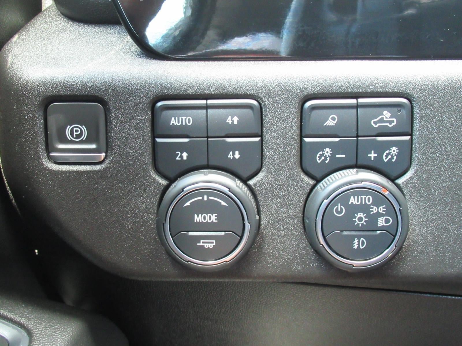 Used 2023 Chevrolet Silverado 1500 LTZ w/ Z71 Off-Road Package AWD/4WD image 22