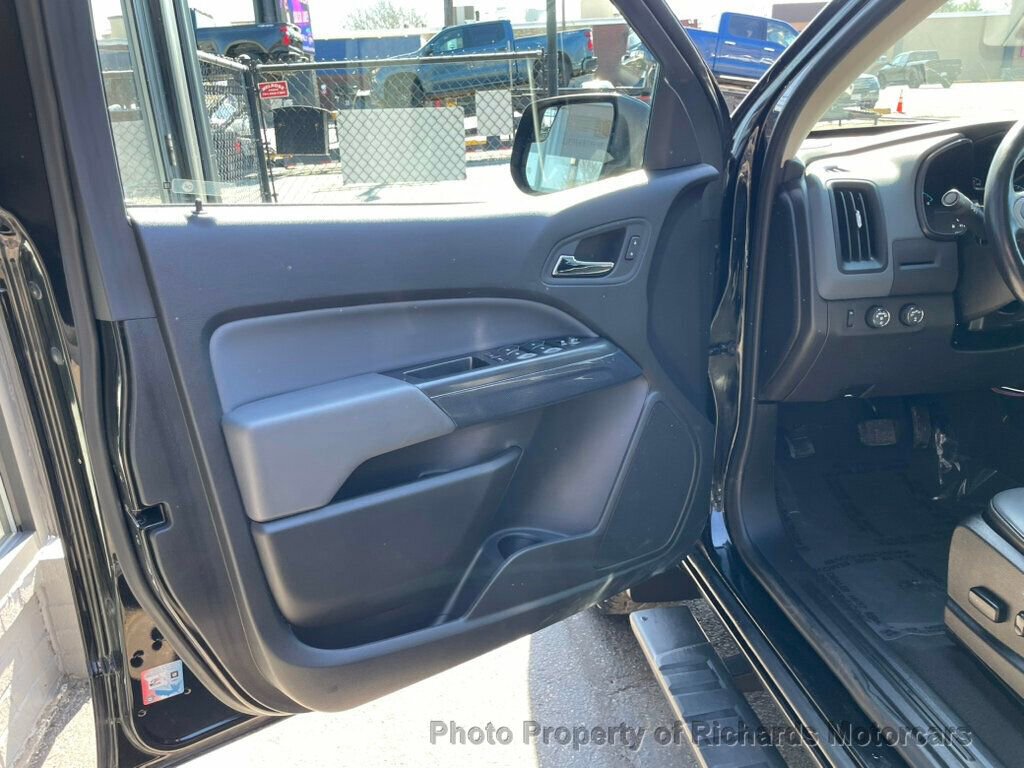 Used 2022 Chevrolet Colorado Z71 w/ Z71 Midnight Edition image 10