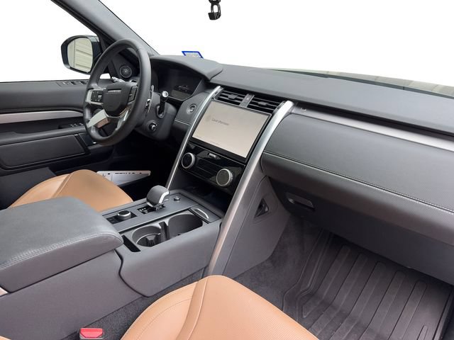 Used 2025 Land Rover Discovery Dynamic SE AWD/4WD image 13