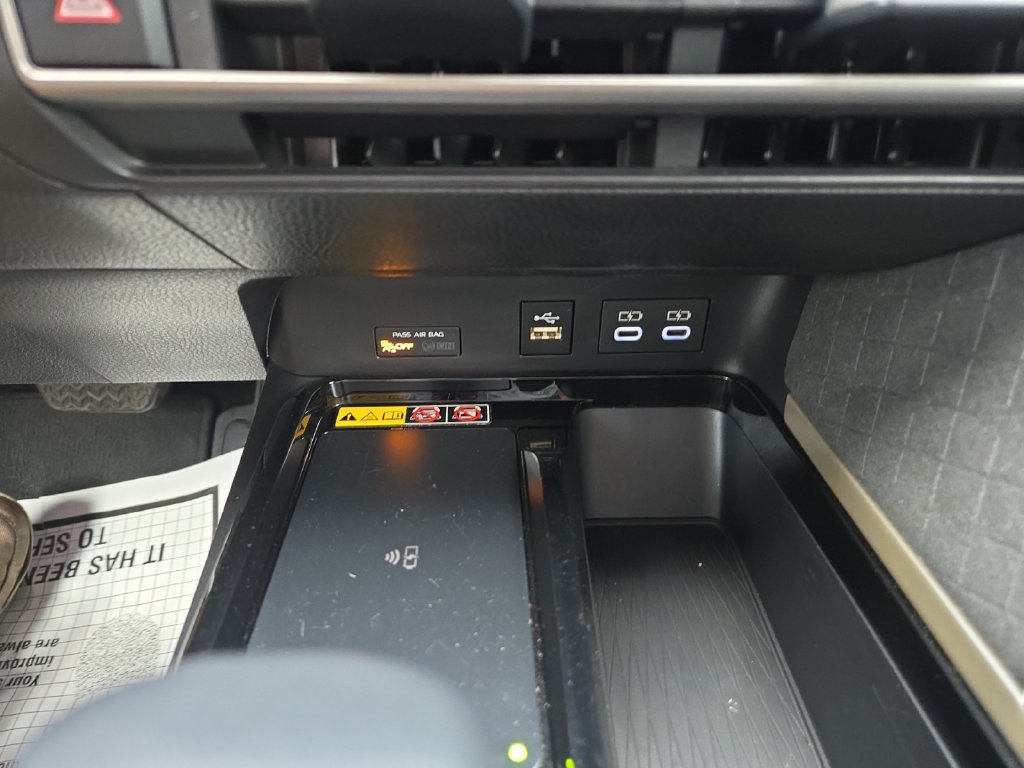 Used 2025 Toyota Camry XLE FWD image 23