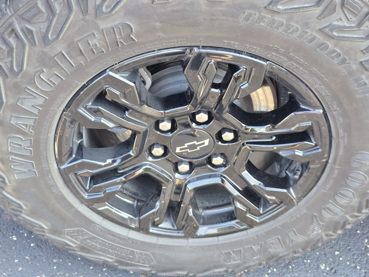 Used 2023 Chevrolet Silverado 1500 ZR2 w/ Technology Package AWD/4WD image 13