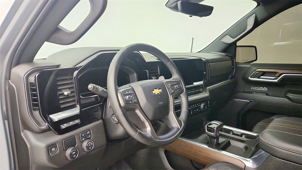 Certified 2023 Chevrolet Silverado 1500 High Country w/ Technology Package image 16