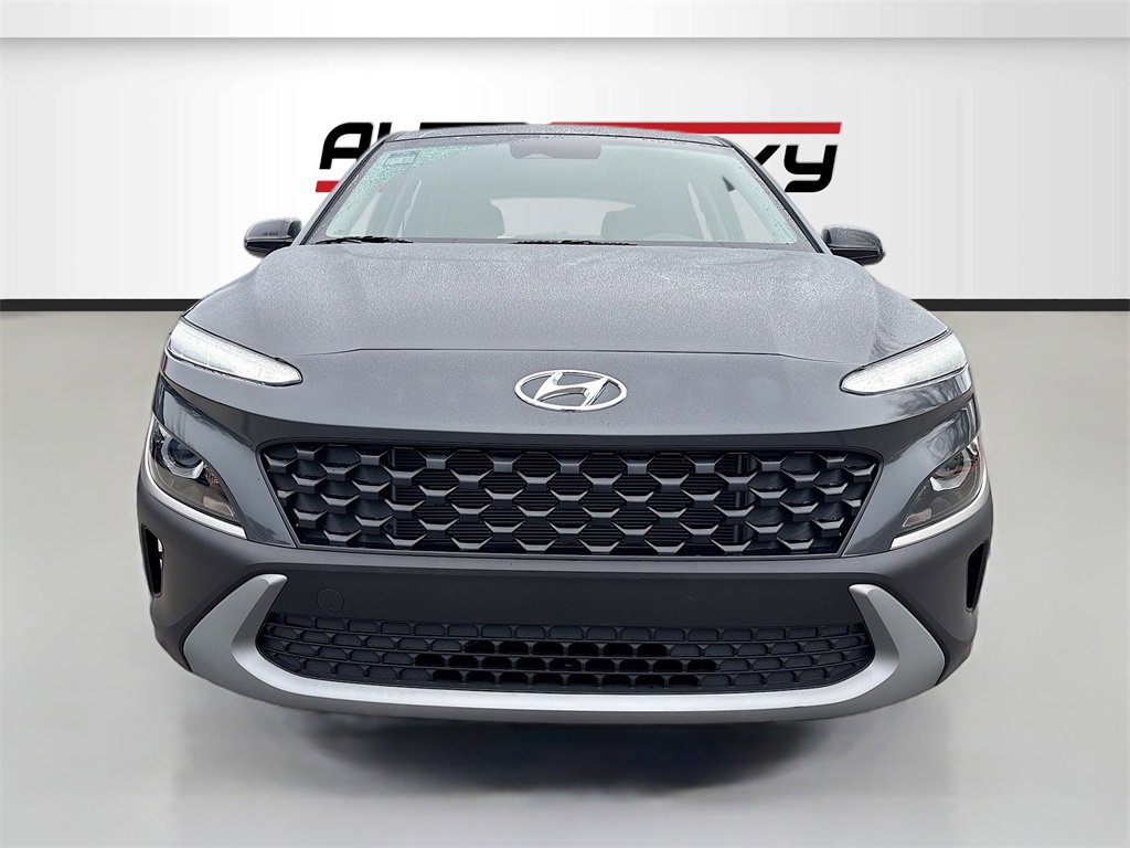 Used 2023 Hyundai Kona SE image 2