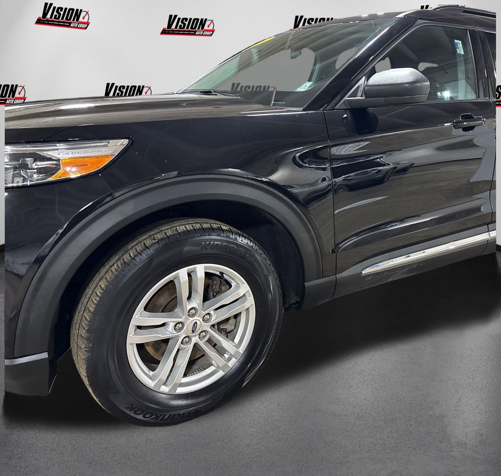 Used 2023 Ford Explorer XLT image 12