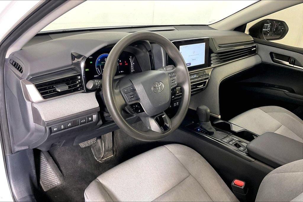 Used 2025 Toyota Camry LE FWD image 15