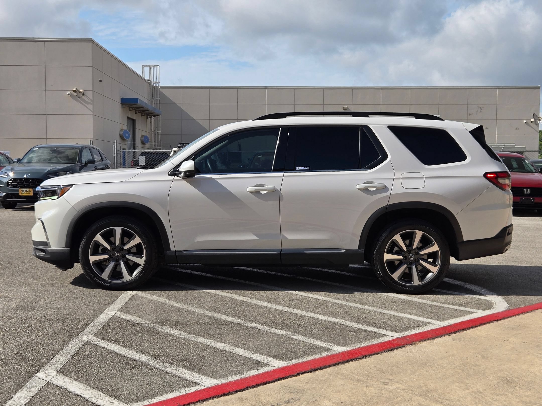 Used 2023 Honda Pilot Elite image 6