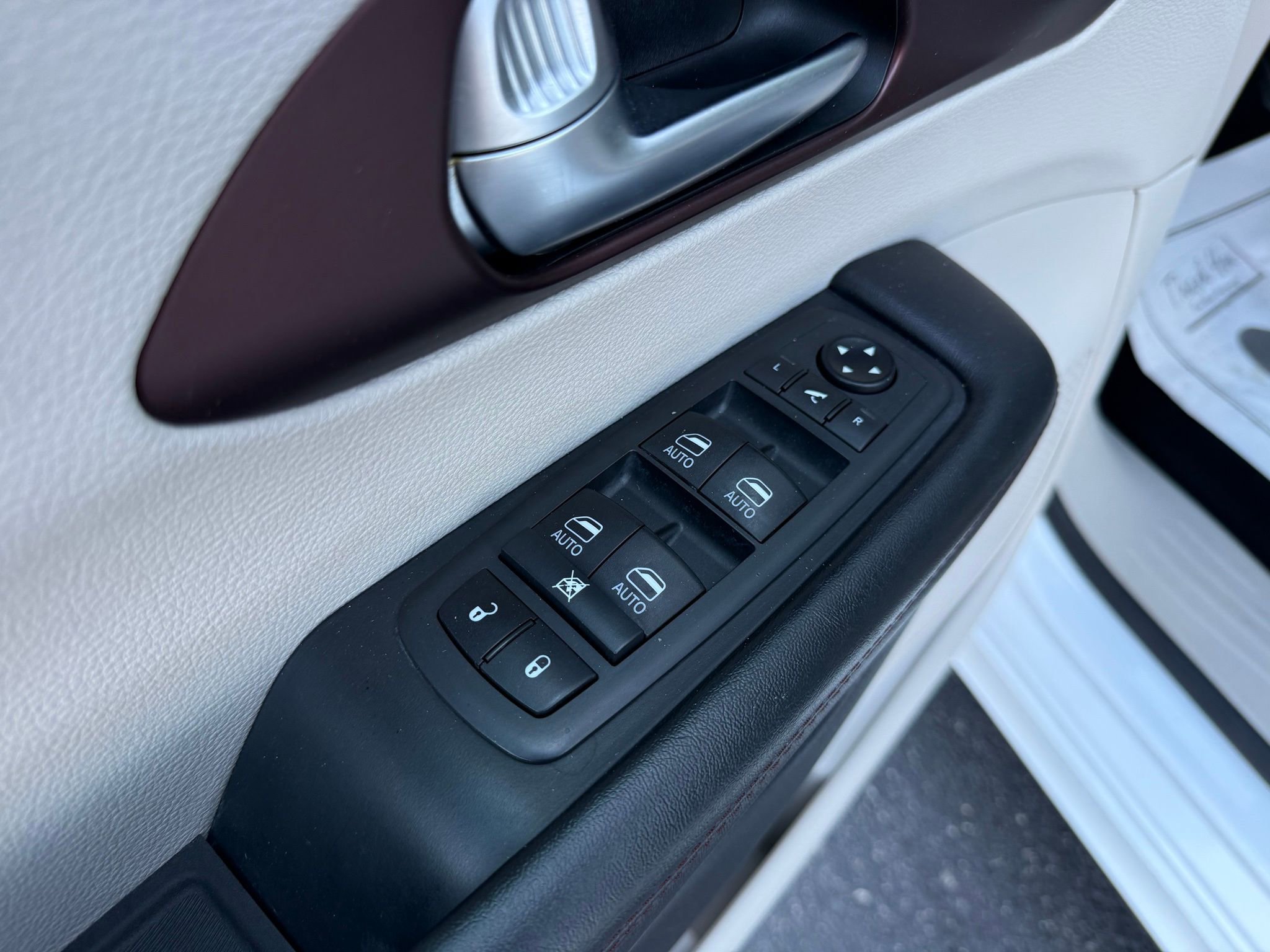 Used 2020 Chrysler Pacifica Limited image 33