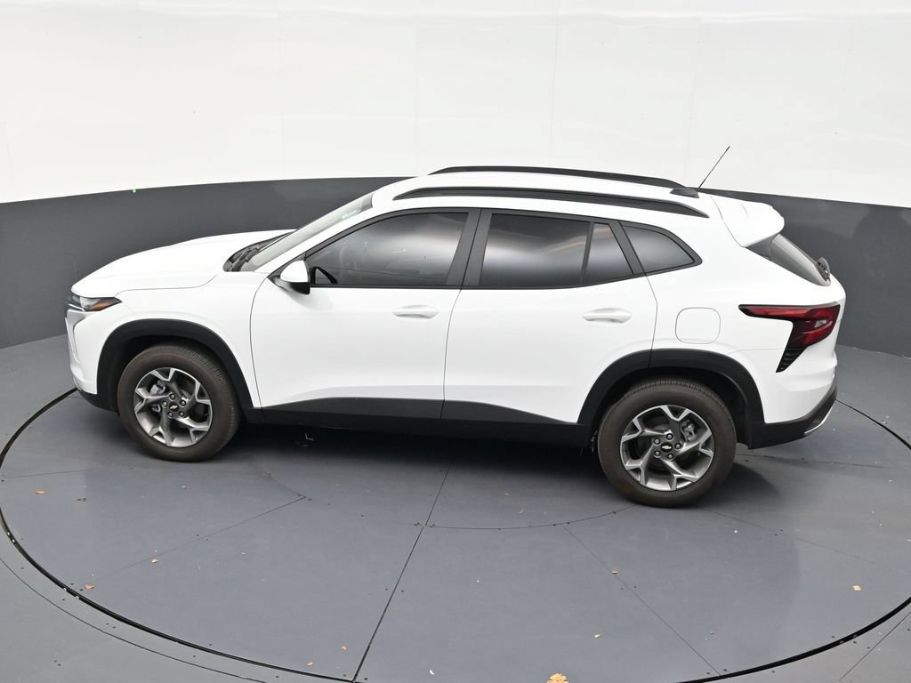 Used 2026 Chevrolet Trax LT FWD image 14