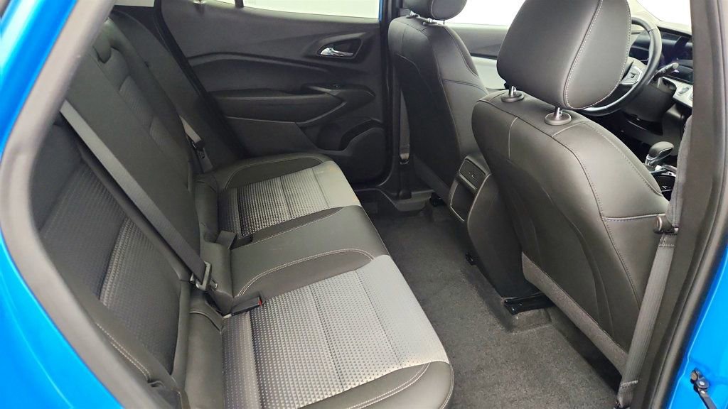 Used 2025 Chevrolet Trax LT w/ Driver Confidence Package image 21