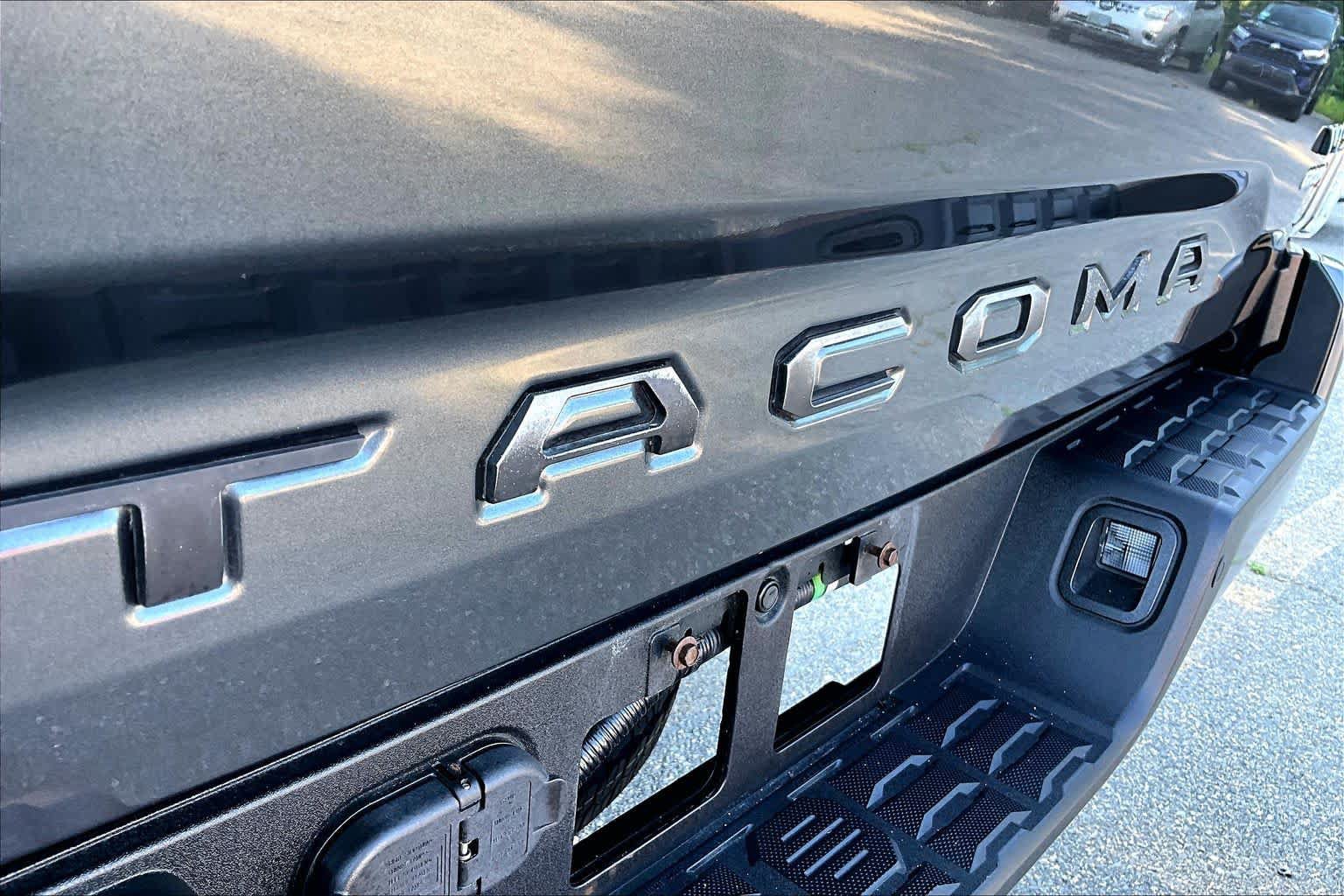 Used 2020 Toyota Tacoma TRD Off-Road w/ Technology Package AWD/4WD image 10