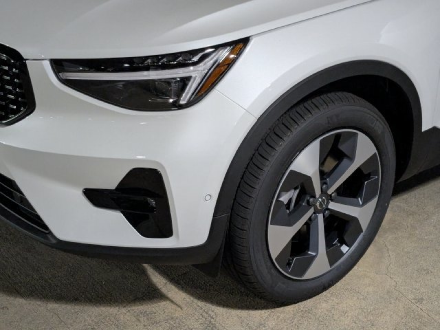 New 2026 Volvo XC40 B5 Plus w/ Protection Package Premier AWD/4WD image 9
