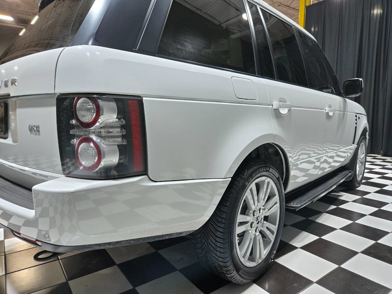 Used 2012 Land Rover Range Rover HSE LUX image 26