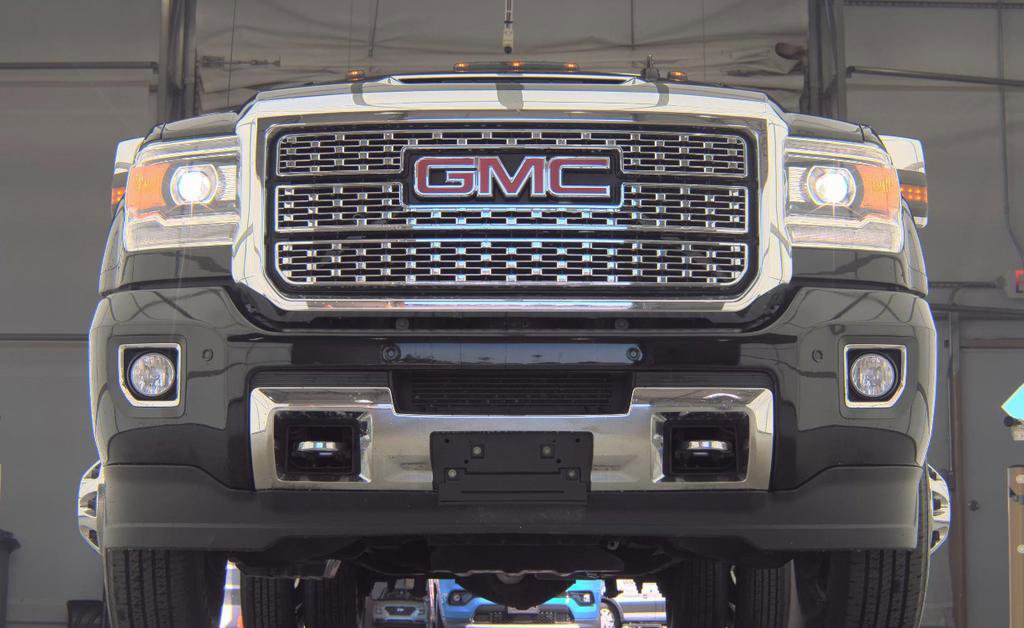 Used 2018 GMC Sierra 3500 Denali w/ Duramax Plus Package AWD/4WD image 3