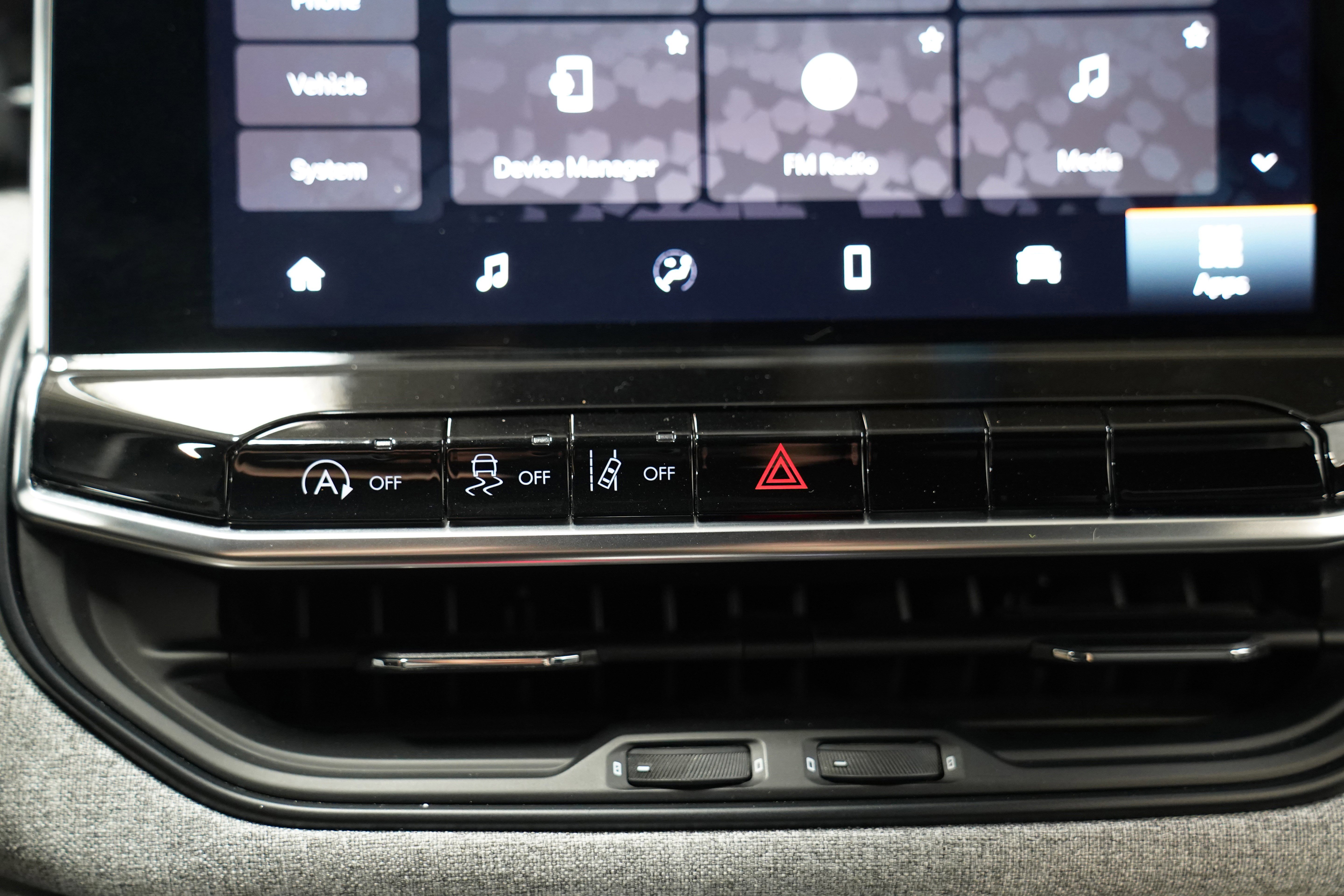 Certified 2024 Jeep Compass Latitude w/ Altitude Special Edition image 25