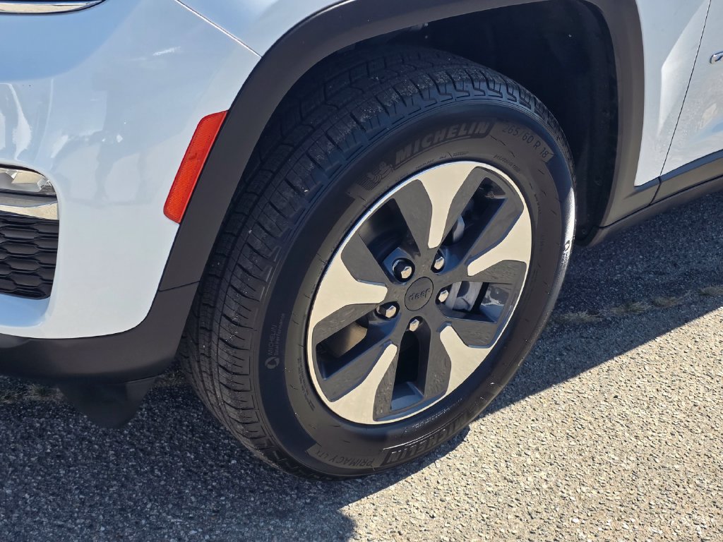 Used 2023 Jeep Grand Cherokee 4WD 4xe image 11
