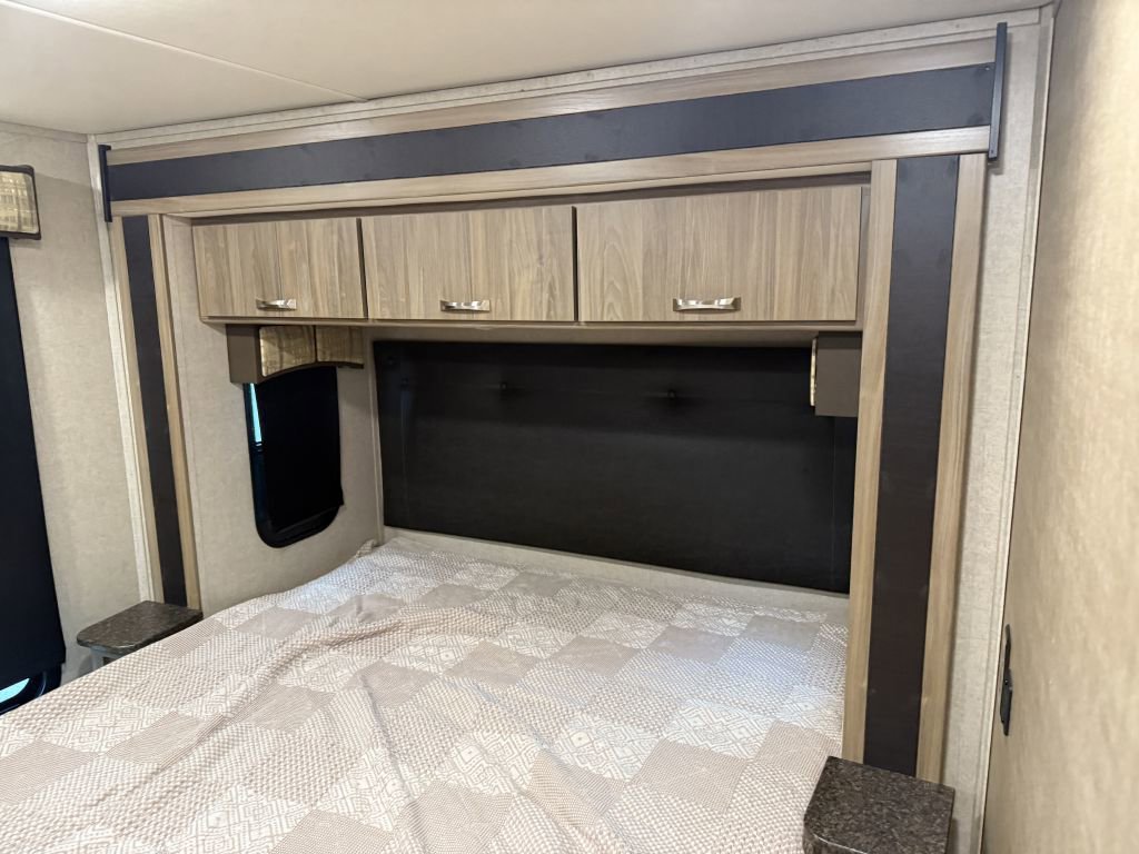 Used 2017 Ford E-450 and Econoline 450 Super Duty w/ Motorhome Prep Package image 79