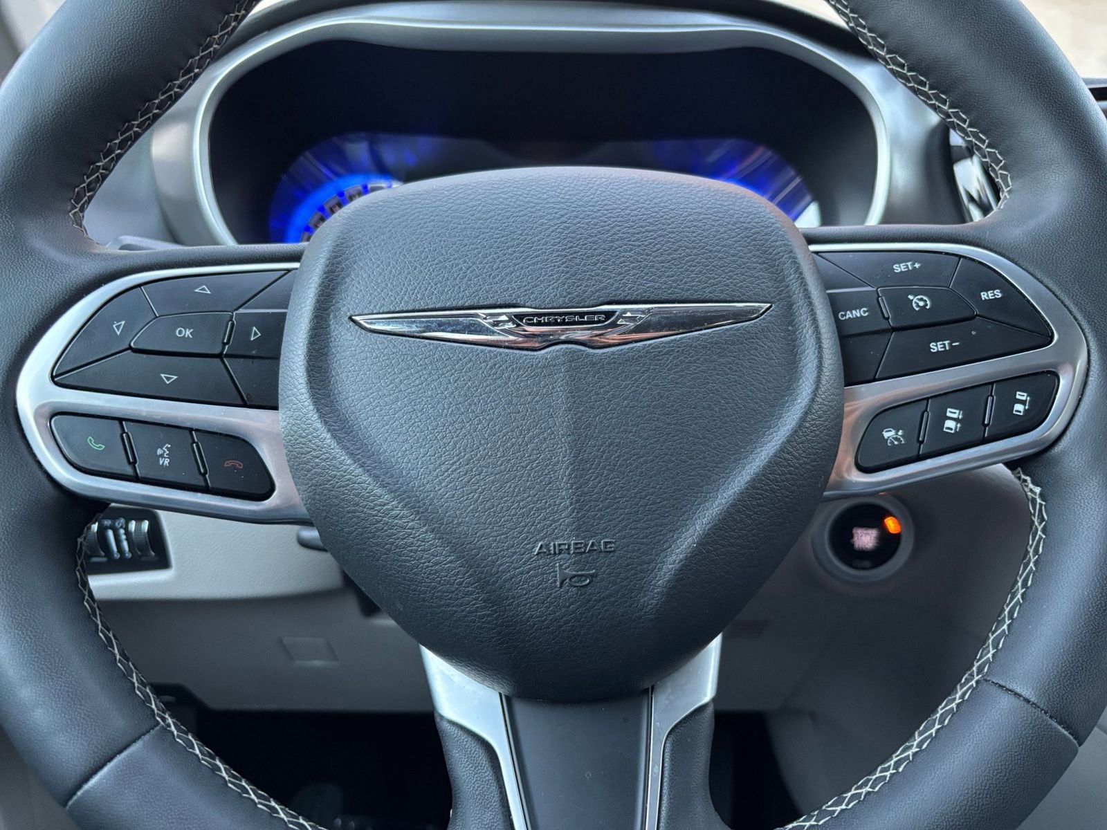 Used 2024 Chrysler Pacifica Touring-L image 30